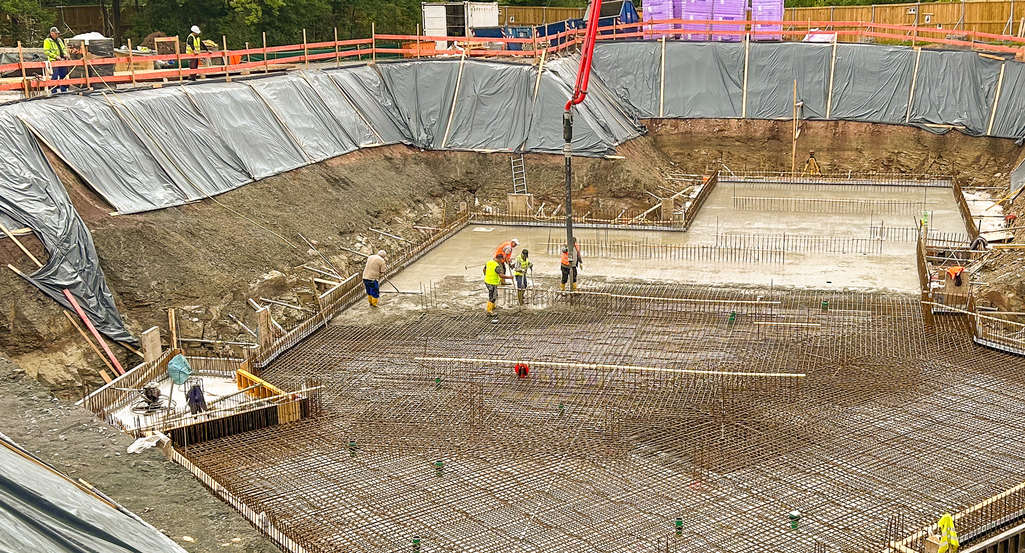 Detailaufnahme von Bodenplatte auf der Baustelle