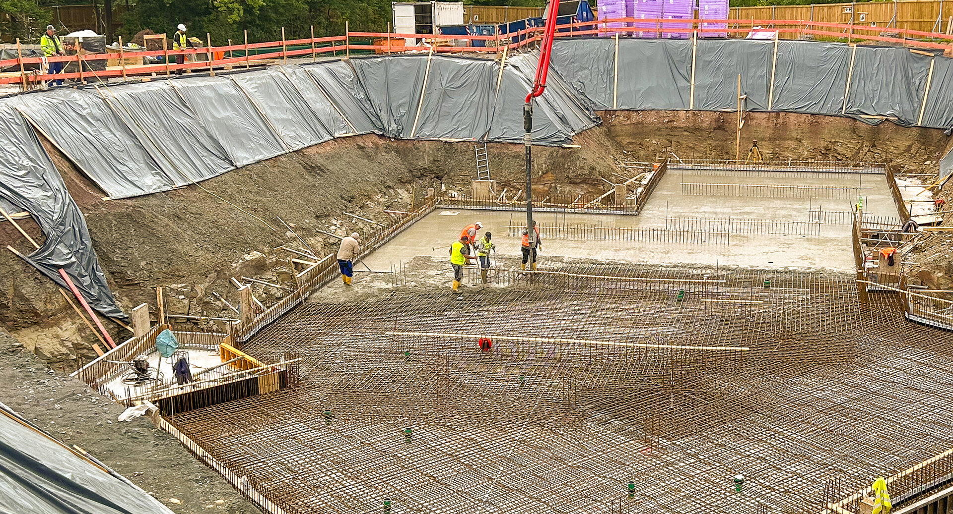 Detailaufnahme von Bodenplatte auf der Baustelle