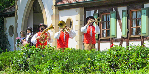 traditioneller Hochzeitszug 1800