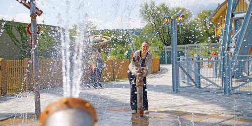 Spritzwerk mit Wasser 